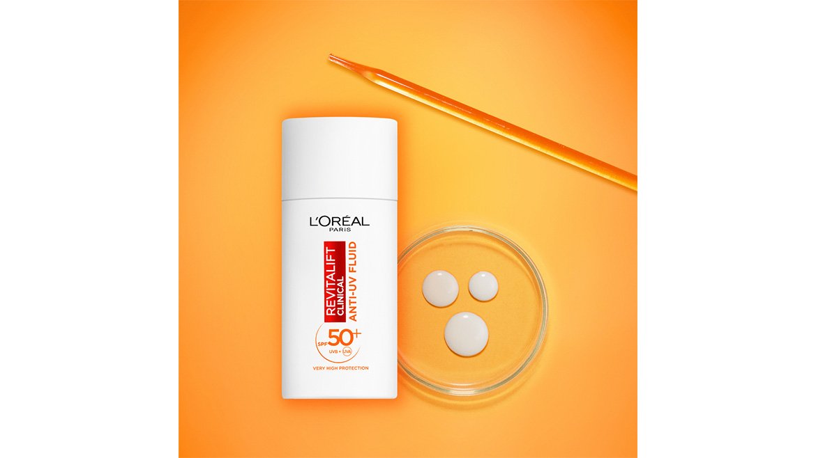 UV Fluid Revitalift Clinical z SPF50+ i witaminą C